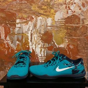 Women’s Nike tennis shoes
